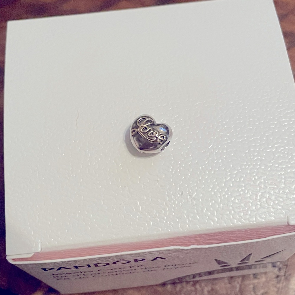 Pandora Clip